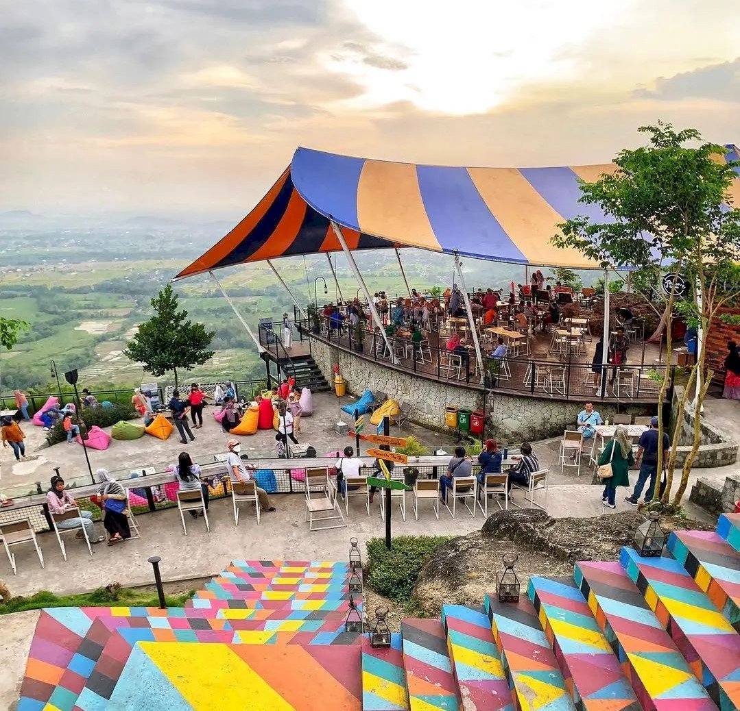 3 Rekomendasi Wisata Jogja Di Daerah Sleman yang Memiliki Spot Foto Bagus dan Instagramable 2023. Gambar : IG @obelixhills