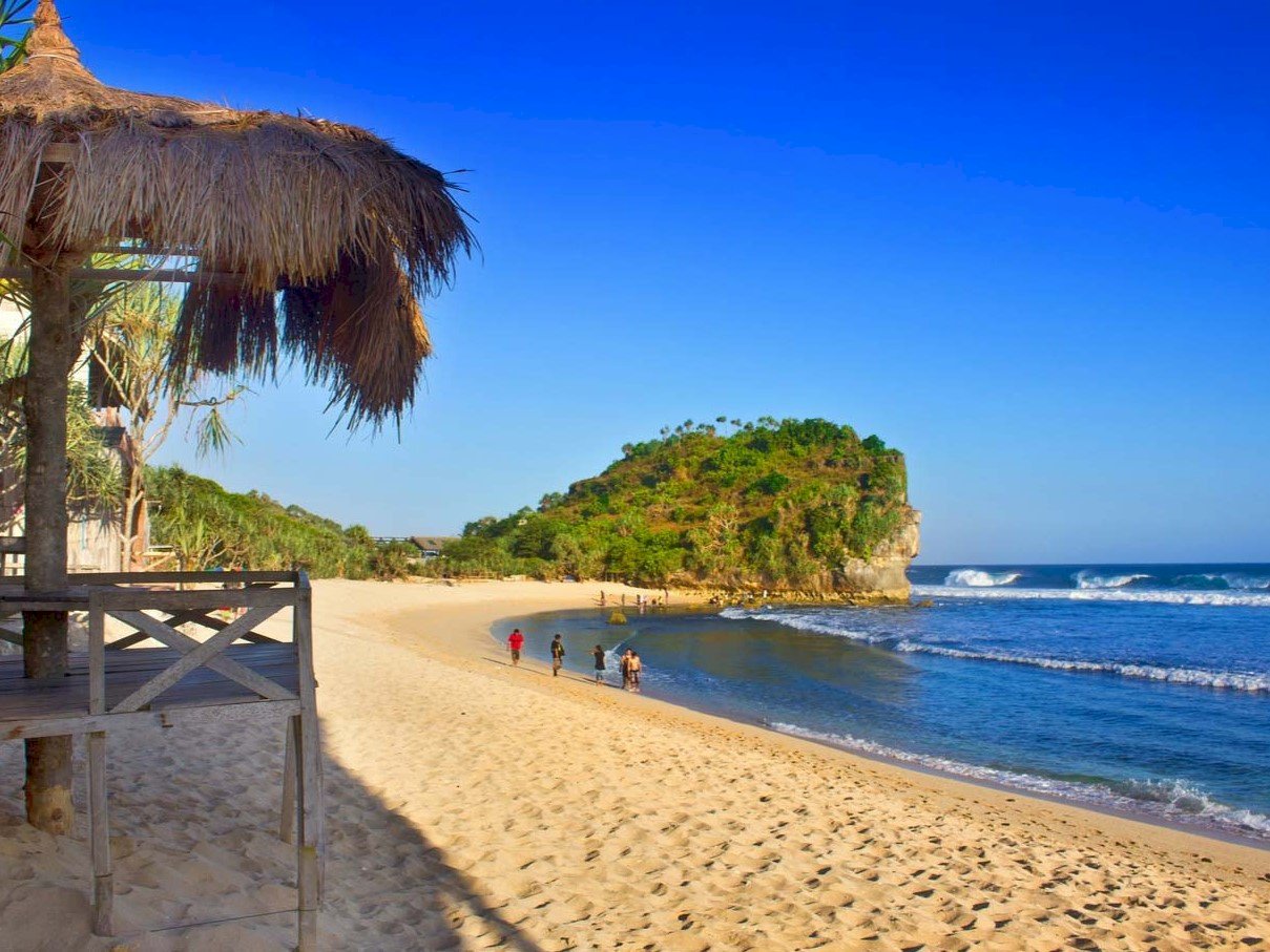 Explore Wisata Bahari Extreme di Gunungkidul, Jogja: Pantai Timang, Sinden, Nglambor, dan Siung!. Gambar : cekpremi.com