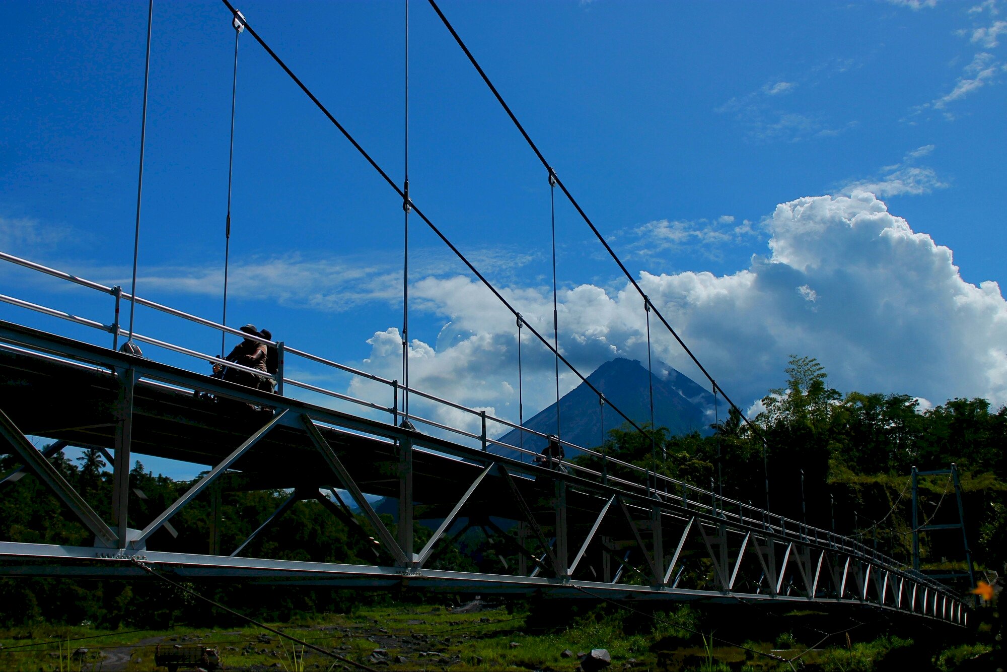 Jangan Lewatkan Destinasi Wisata Unik di Sleman: Jembatan di Tengah Zona Berbahaya. Gambar : triyuni97.wordpress.com
