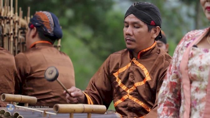 Krumpyung, Alat Musik Bambu khas dari Kulon Progo sejak 1973. Gambar : Krumpyung | uns.ac.id