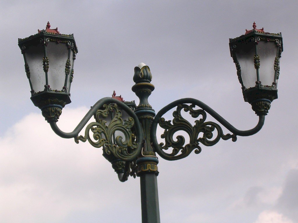 Makna Desain Lentera Jogja, Icon Lampu Hias Khas Jalan di Jogja. Gambar : flickr