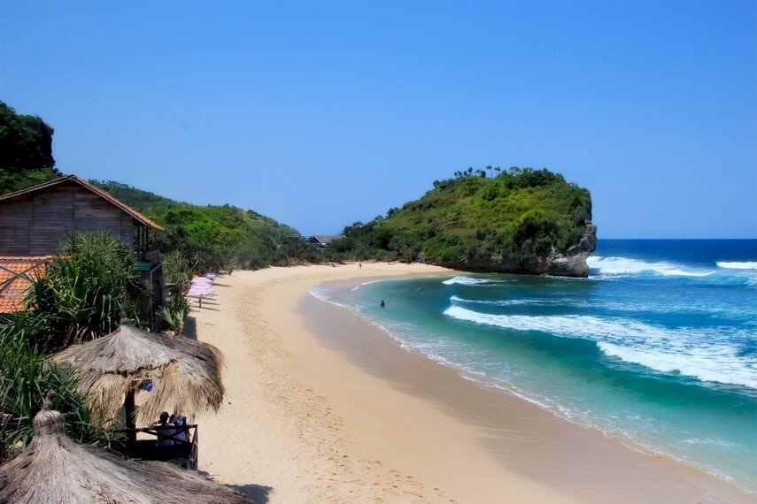 Pantai Indrayanti: Surga Pasir Putih di Jogja yang Bikin Susah Move On!. Gambar : indonesiakaya.com
