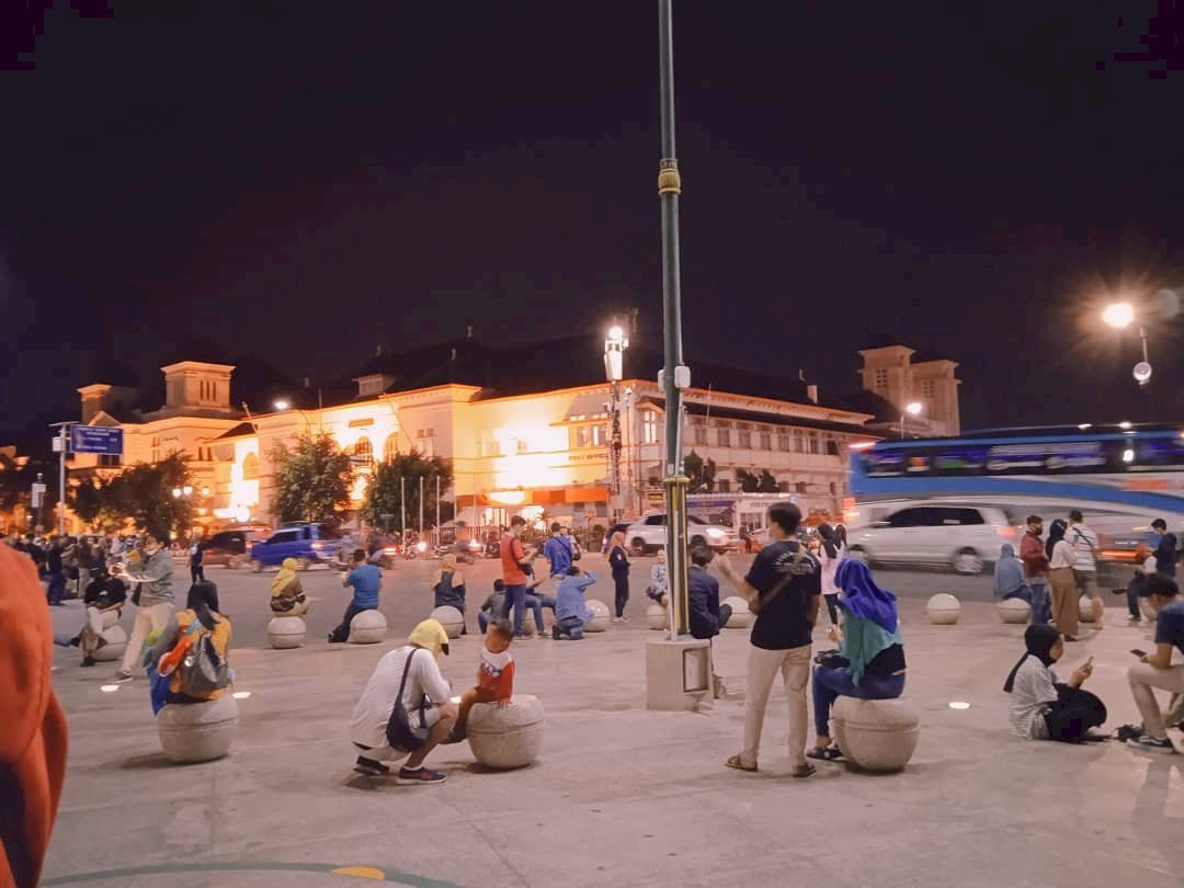 Titik Nol Kilometer, Favorit Nongkrong Malam Hari di Kota Yogyakarta. Gambar : Foto : @sururmotret__