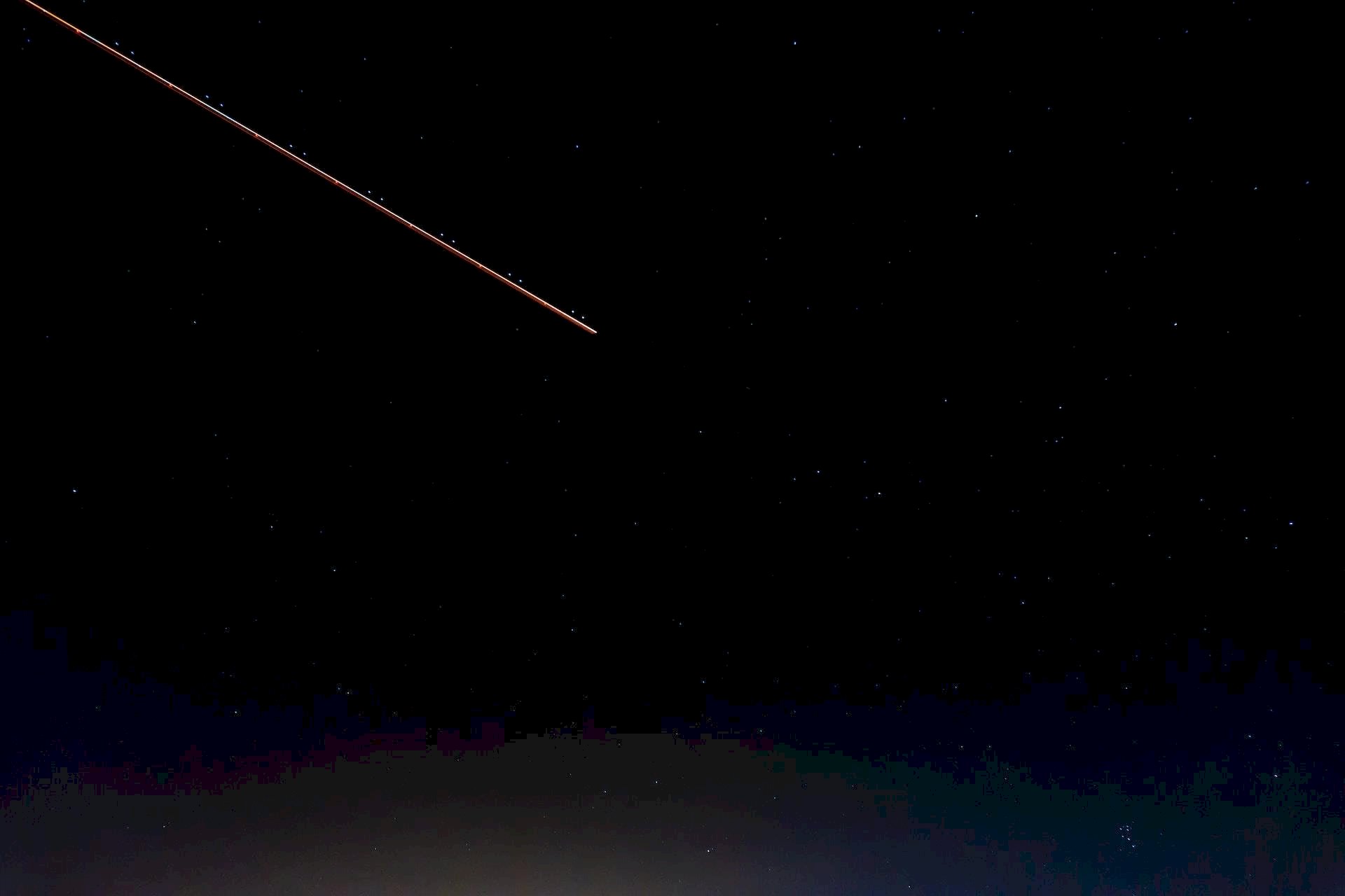 Video Viral: Cahaya Langit Seperti Meteor Terlihat di Yogyakarta. Gambar : ilustrasi