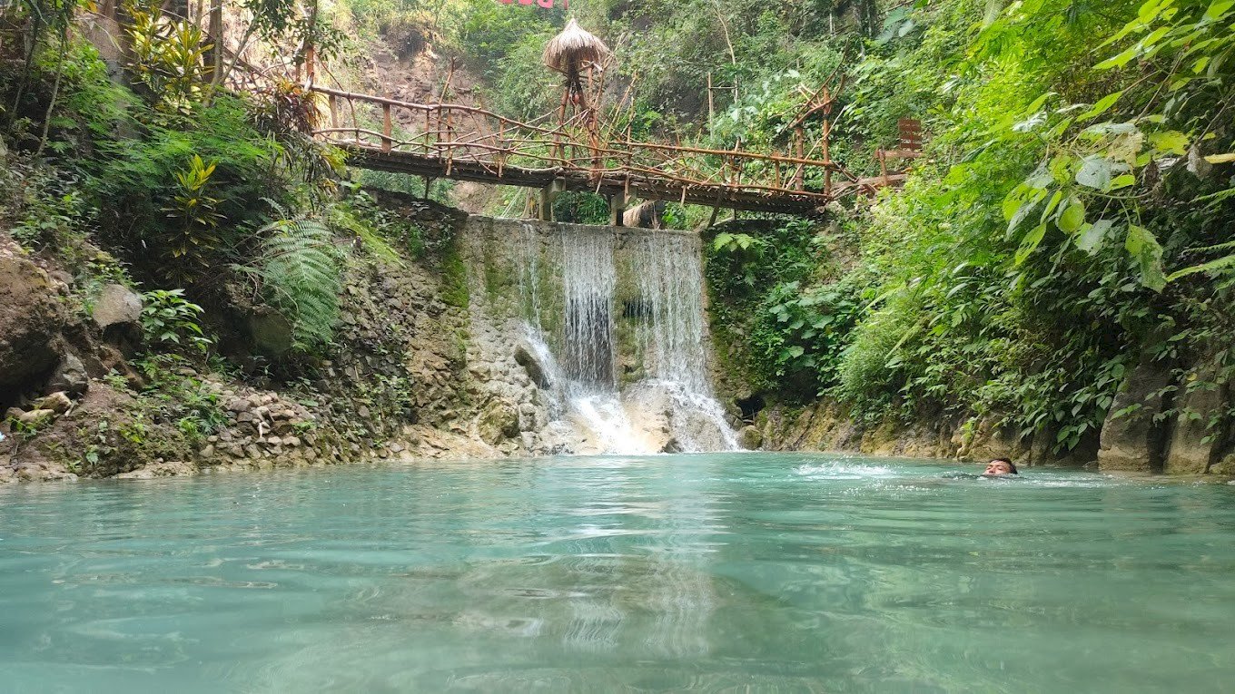 Air Terjun Kembang Soka: Keindahan Alam yang Menyegarkan di Perbukitan Menoreh, dijogja.co. Air Terjun Kembang Soka: Keindahan Alam yang Menyegarkan di Perbukitan Menoreh.