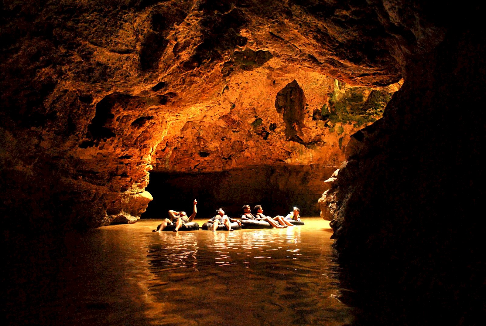 Cave Tubing di Goa Pindul: Petualangan Seru di Alam Bawah Tanah. Cave Tubing di Goa Pindul: Petualangan Seru di Alam Bawah Tanah.