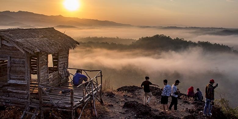 Gunung Ireng, Objek Wisata Menawarkan Pemandangan Hamparan Sawah Luas yang Terlihat Ditengah Pedesaaan, dijogja.co. Gunung Ireng, Objek Wisata Menawarkan Pemandangan Hamparan Sawah Luas yang Terlihat Ditengah Pedesaaan.