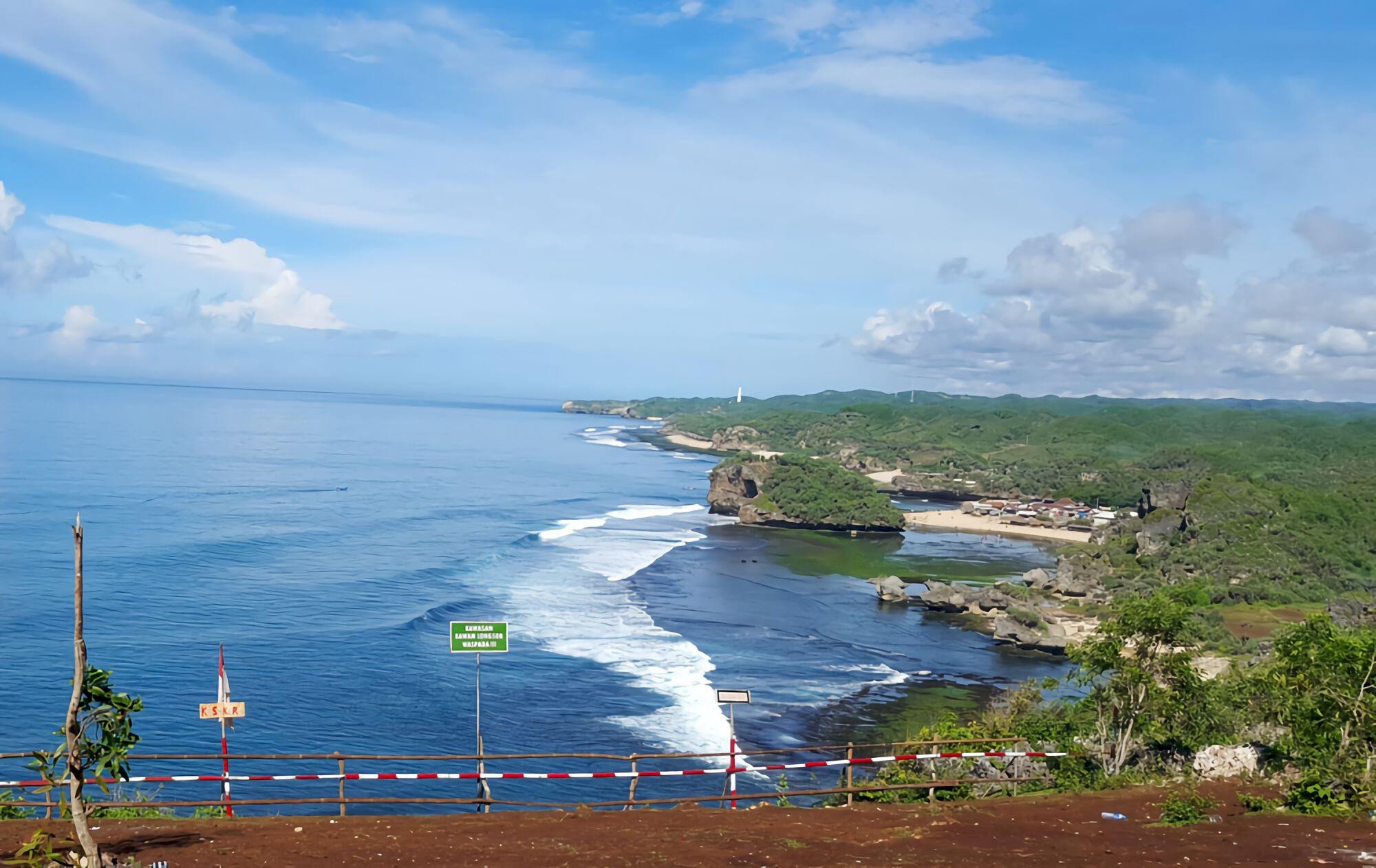 Menikmati Keindahan Puncak Kosakora di Tengah Pesona Pantai Ngrumput, Gunungkidul, dijogja.co. Menikmati Keindahan Puncak Kosakora di Tengah Pesona Pantai Ngrumput, Gunungkidul.