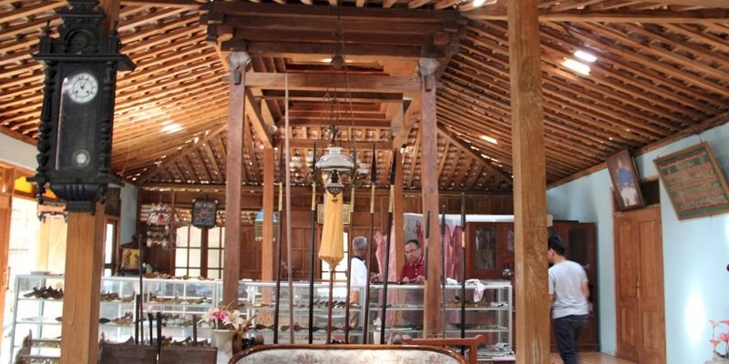 Menjelajahi Kesenian Keris di Desa Wisata Banyusumurup, Yogyakarta, dijogja.co. Menjelajahi Kesenian Keris di Desa Wisata Banyusumurup, Yogyakarta.
