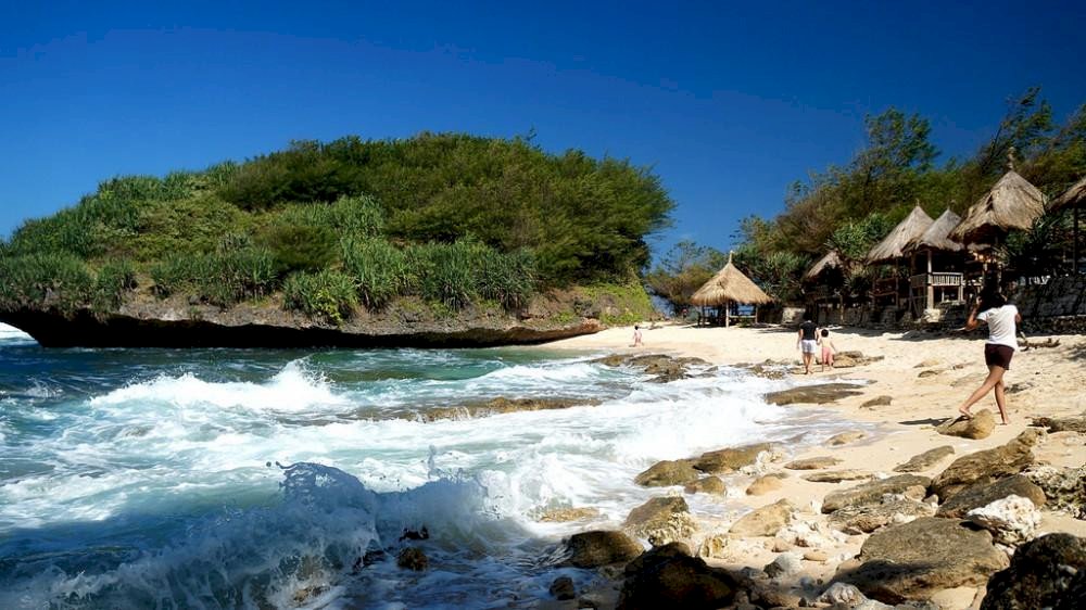Pantai Slili, Pesona Eksotis di Tengah Deretan Pantai Gunungkidul, dijogja.co. Pantai Slili, Pesona Eksotis di Tengah Deretan Pantai Gunungkidul.